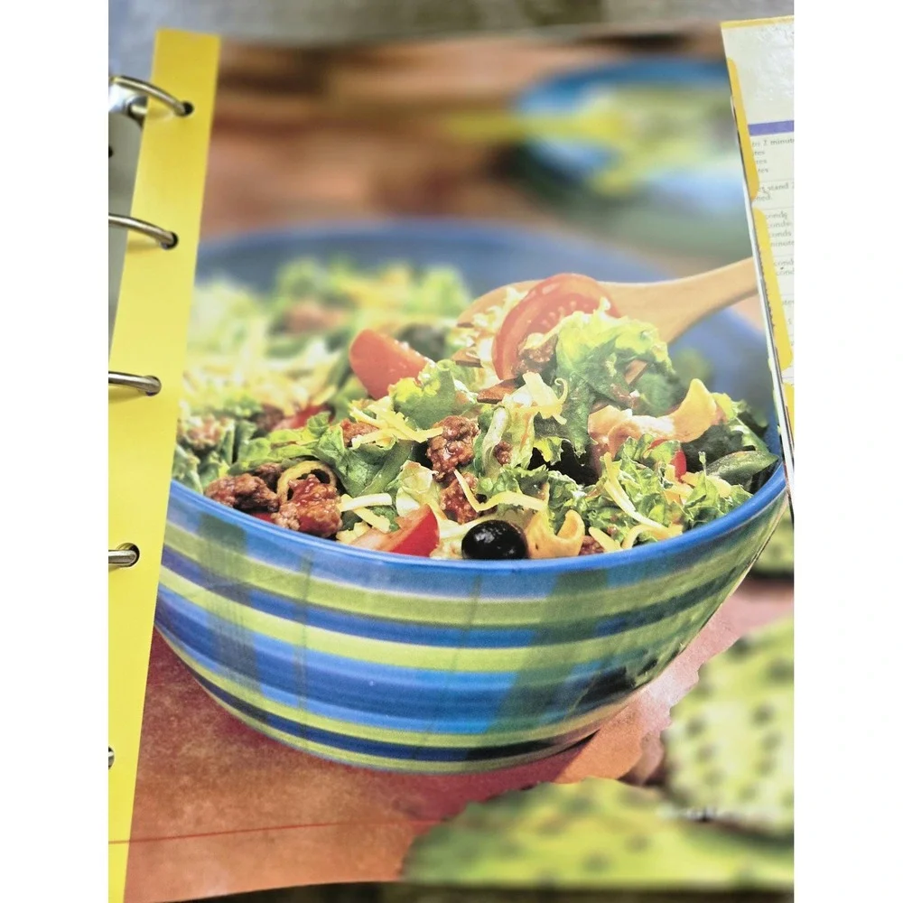 Betty Crocker's Quick & Easy Cookbook, hardback binder, 2002 General‎ Mills